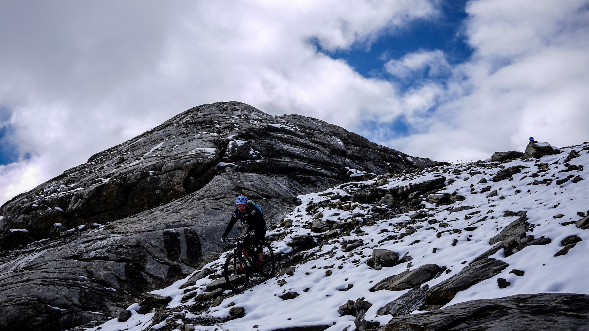 Aventure Enduro entre Sanetsch, Sex Rouge et Audannes Aventure Enduro entre Sanetsch, Sex Rouge et Audannes