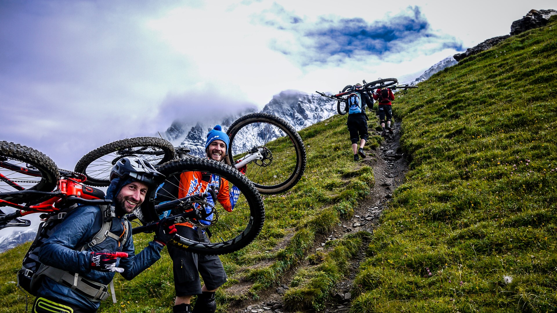 Aventure Enduro entre Sanetsch, Sex Rouge et Audannes Aventure Enduro entre Sanetsch, Sex Rouge et Audannes