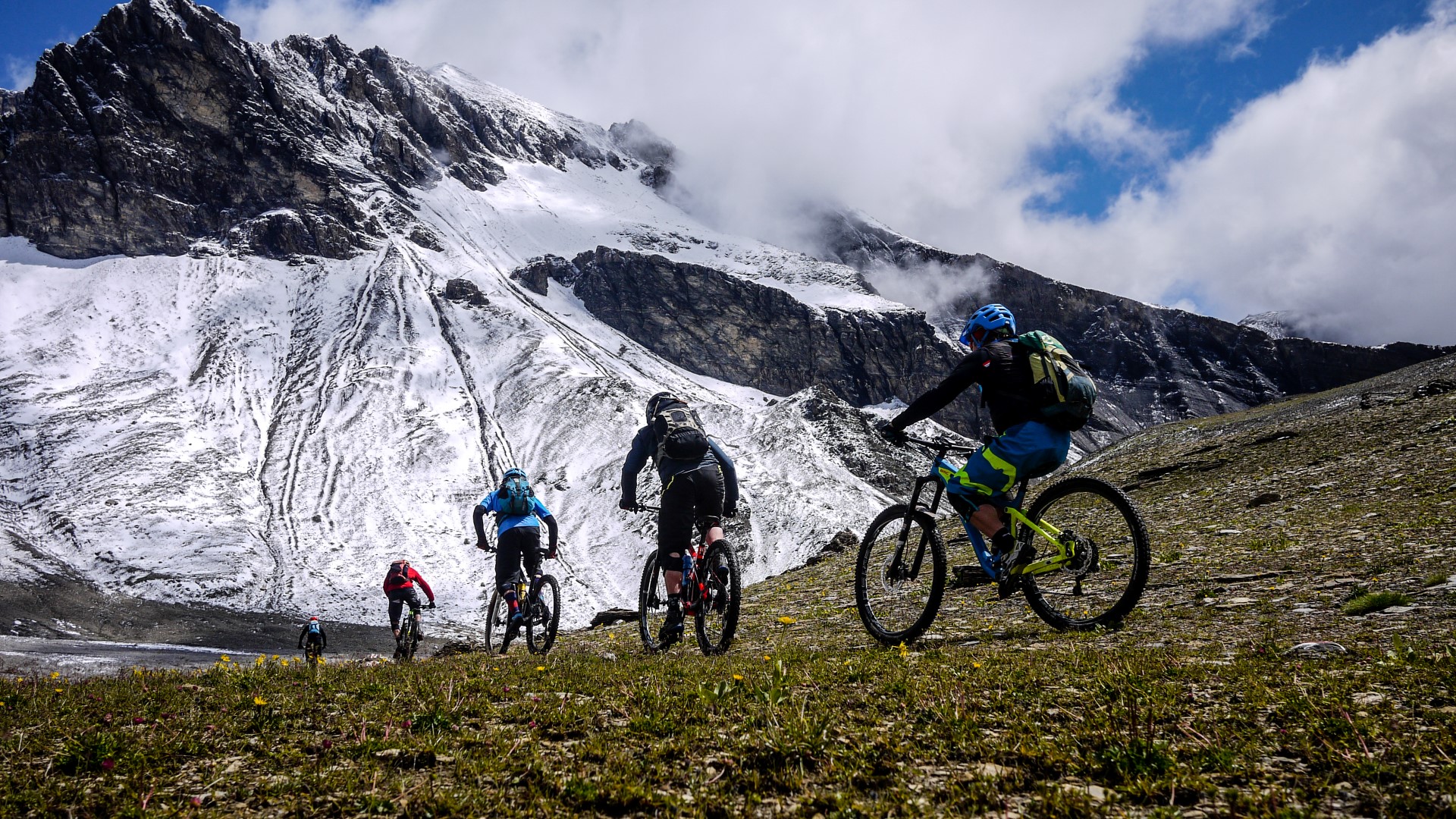 Aventure Enduro entre Sanetsch, Sex Rouge et Audannes Aventure Enduro entre Sanetsch, Sex Rouge et Audannes