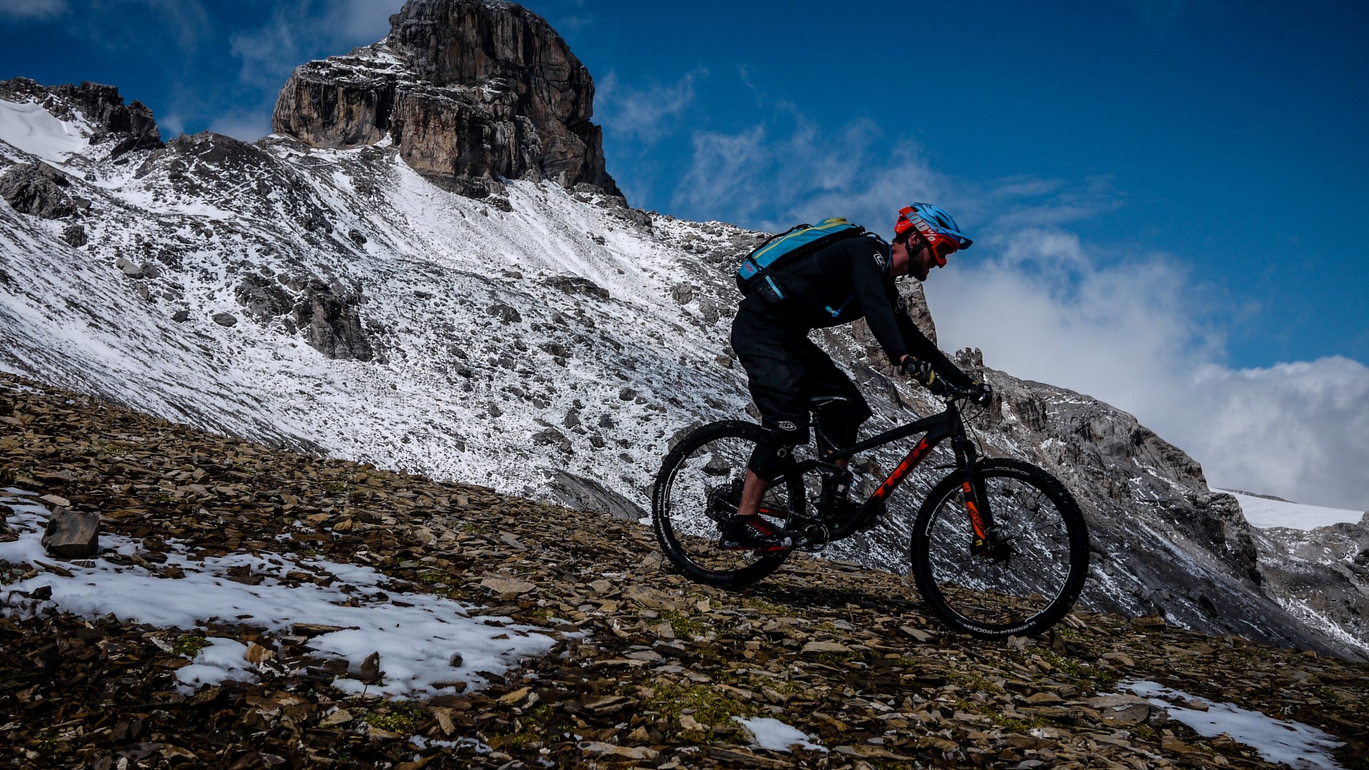 Aventure Enduro entre Sanetsch, Sex Rouge et Audannes Aventure Enduro entre Sanetsch, Sex Rouge et Audannes