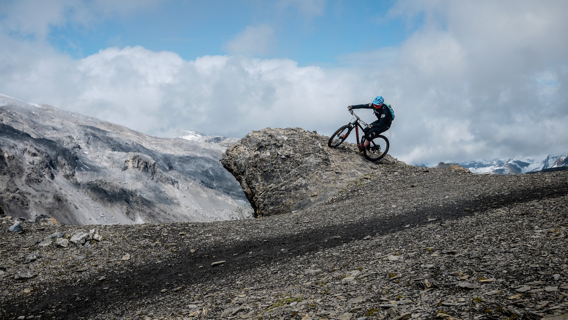 Aventure Enduro entre Sanetsch, Sex Rouge et Audannes Aventure Enduro entre Sanetsch, Sex Rouge et Audannes
