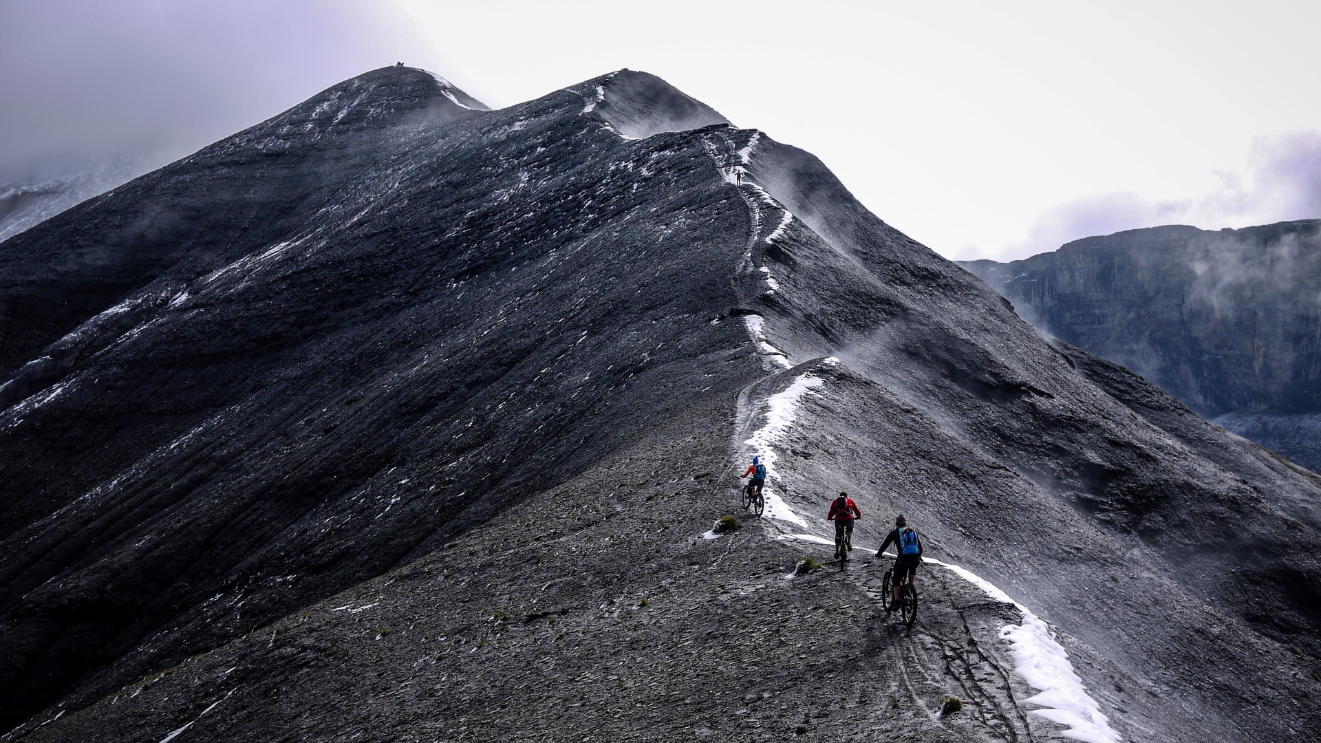 Aventure Enduro entre Sanetsch, Sex Rouge et Audannes Aventure Enduro entre Sanetsch, Sex Rouge et Audannes