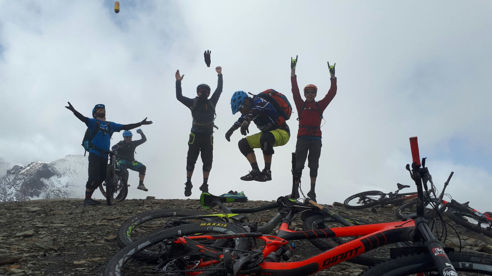 Aventure Enduro entre Sanetsch, Sex Rouge et Audannes Aventure Enduro entre Sanetsch, Sex Rouge et Audannes