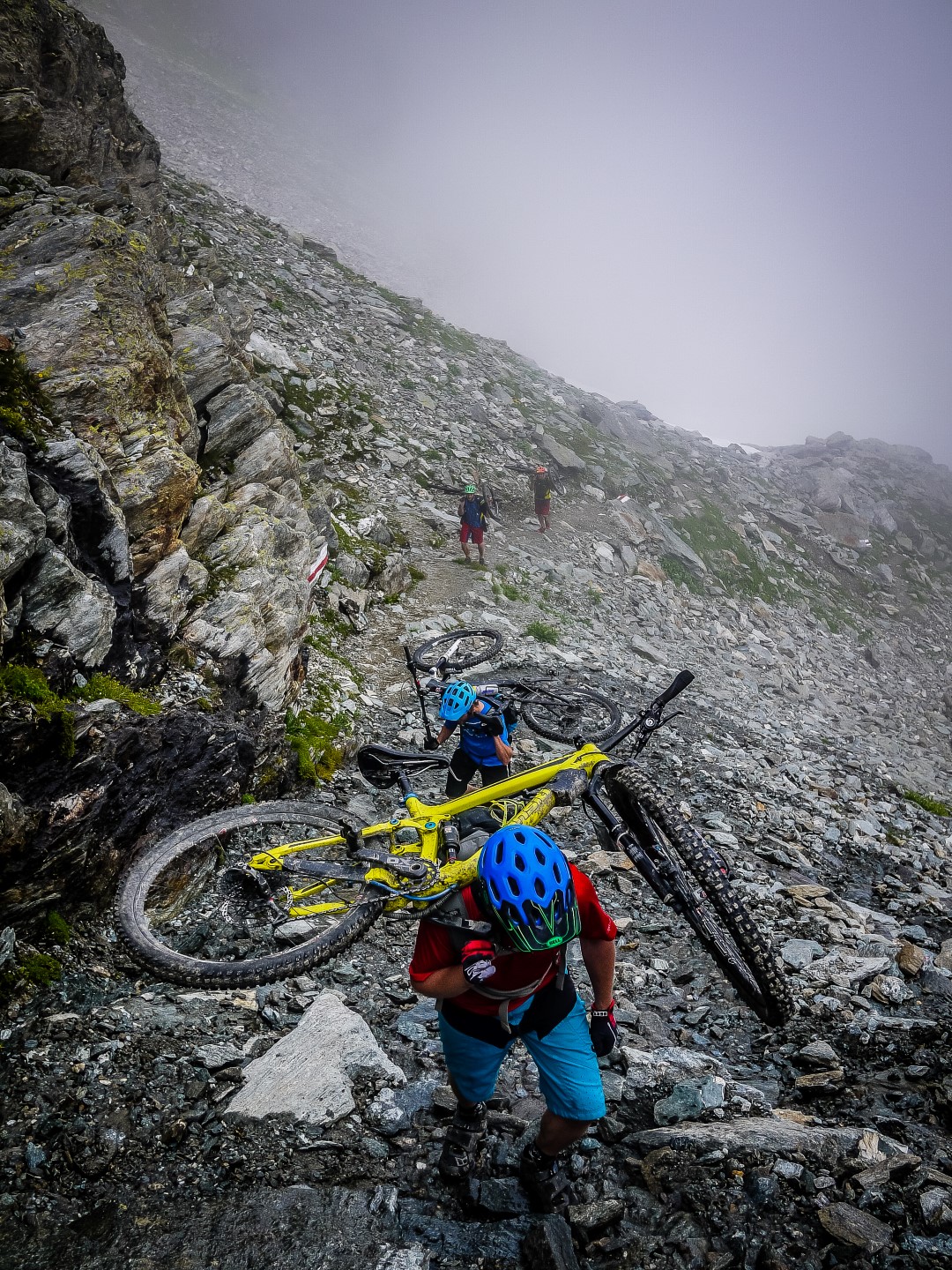 Exploration en petit comité dans la région de Mauvoisin Exploration en petit comité dans la région de Mauvoisin