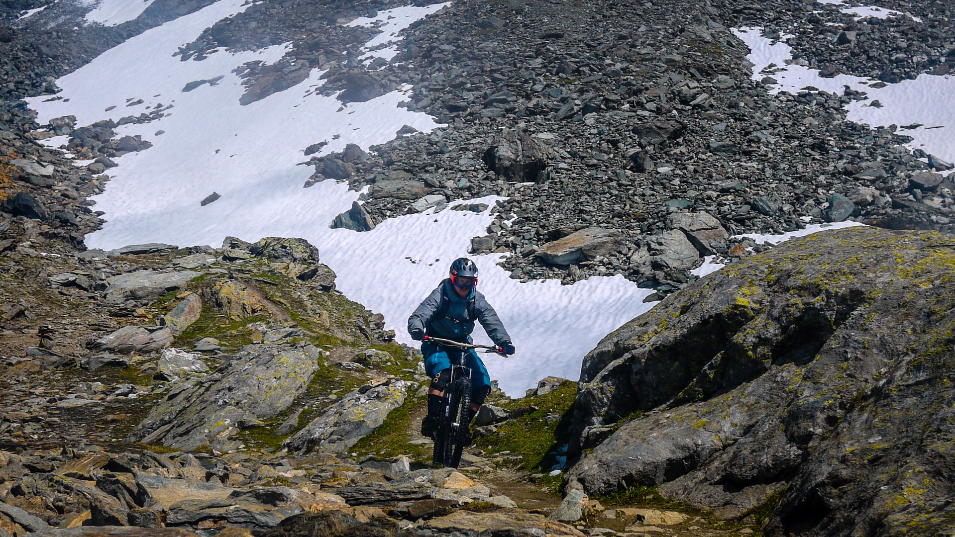Exploration en petit comité dans la région de Mauvoisin Exploration en petit comité dans la région de Mauvoisin