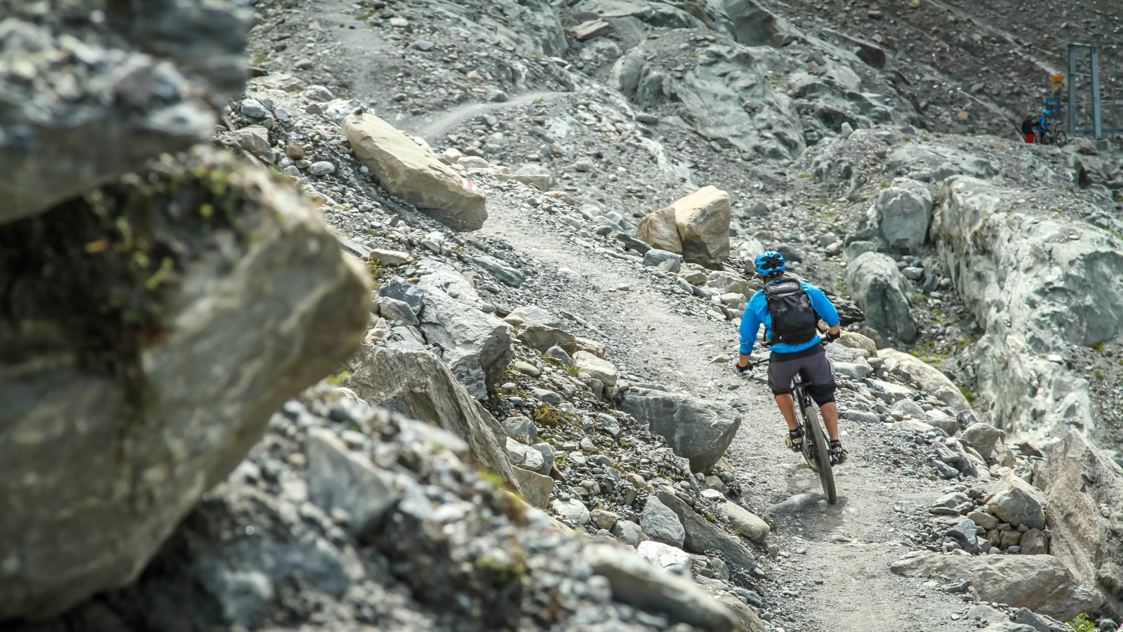 Exploration en petit comité dans la région de Mauvoisin Exploration en petit comité dans la région de Mauvoisin