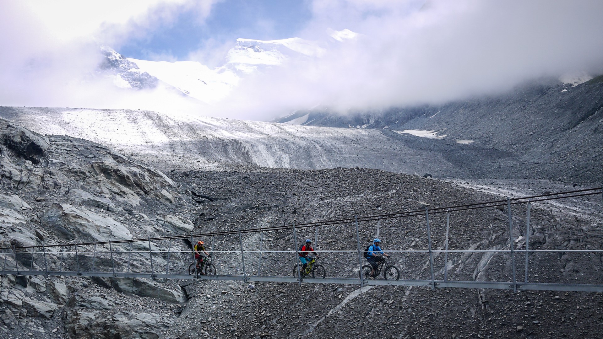 Exploration en petit comité dans la région de Mauvoisin Exploration en petit comité dans la région de Mauvoisin