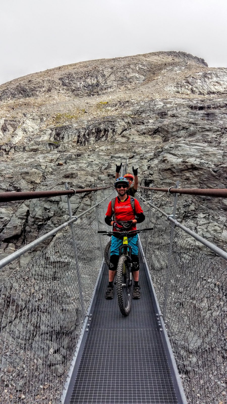 Exploration en petit comité dans la région de Mauvoisin Exploration en petit comité dans la région de Mauvoisin