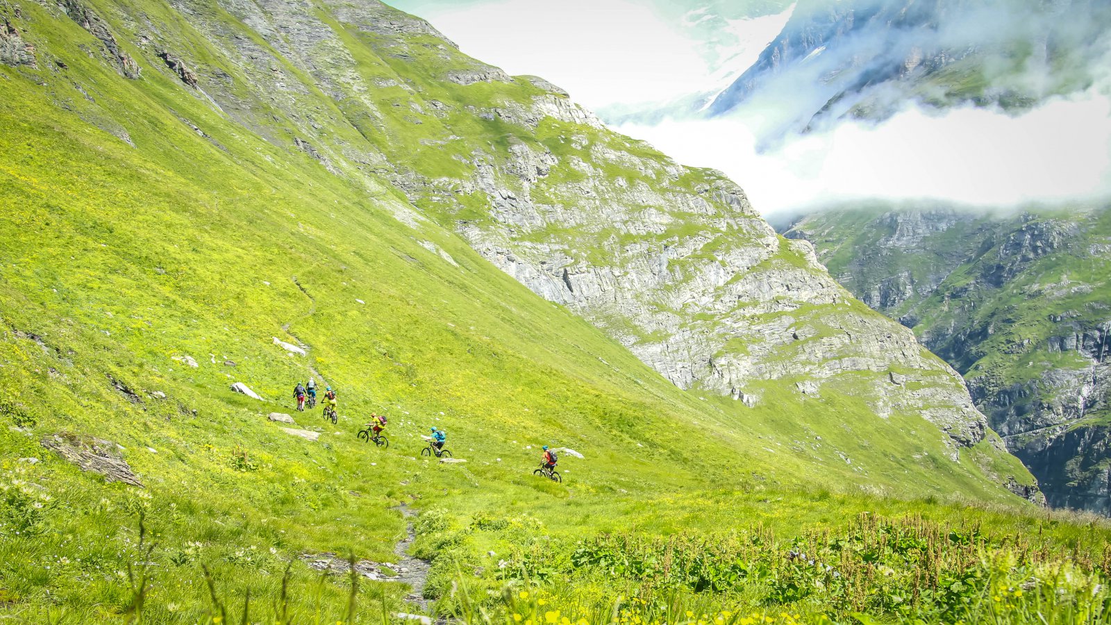 Exploration en petit comité dans la région de Mauvoisin Exploration en petit comité dans la région de Mauvoisin