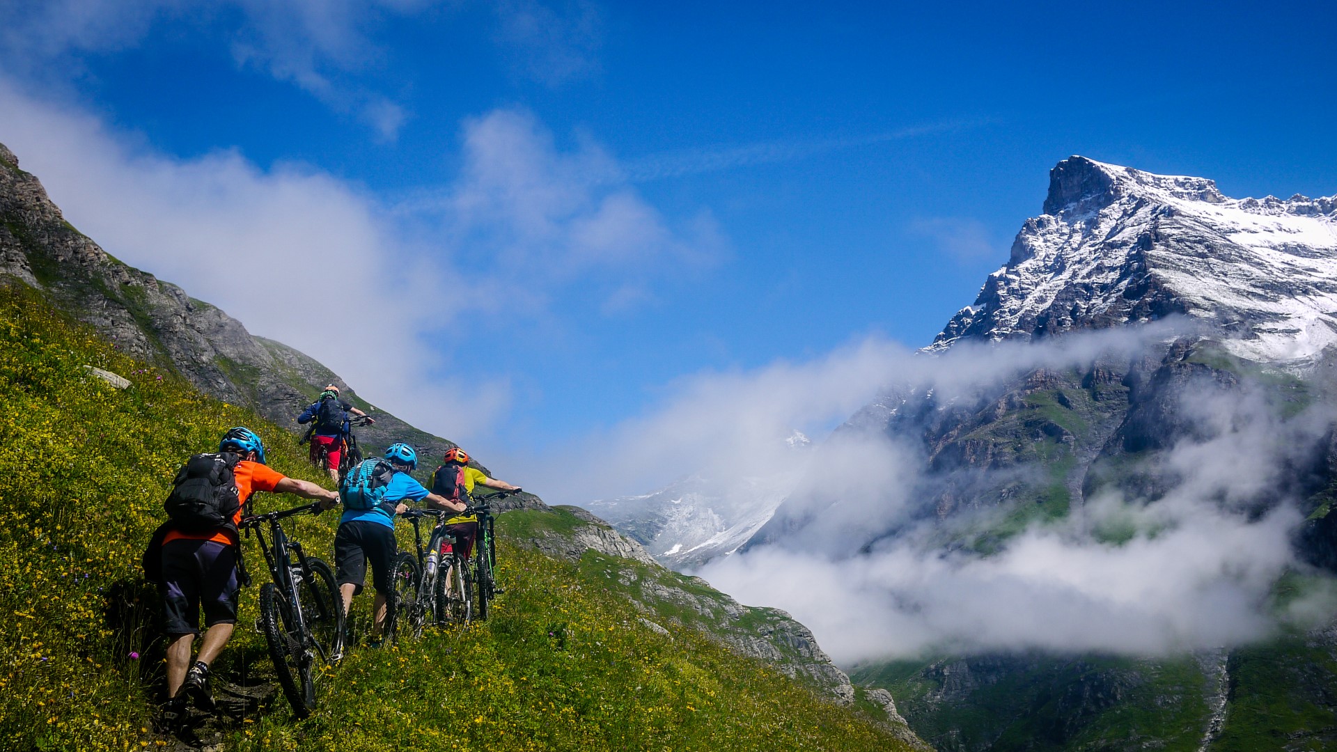Exploration en petit comité dans la région de Mauvoisin Exploration en petit comité dans la région de Mauvoisin