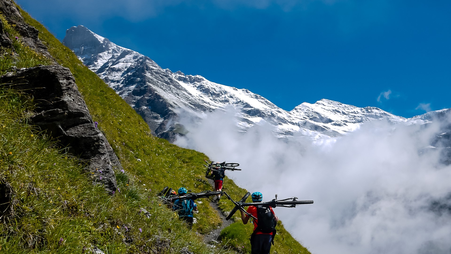 Exploration en petit comité dans la région de Mauvoisin Exploration en petit comité dans la région de Mauvoisin