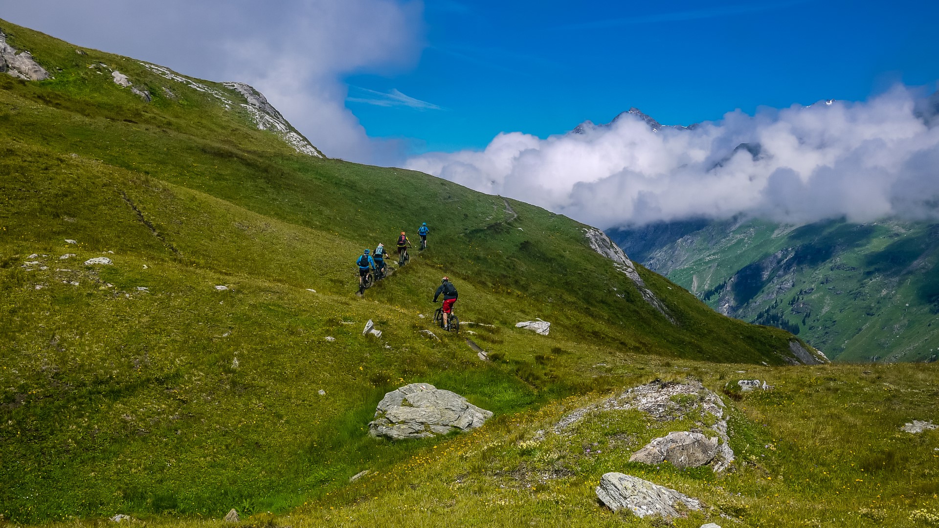 Exploration en petit comité dans la région de Mauvoisin Exploration en petit comité dans la région de Mauvoisin