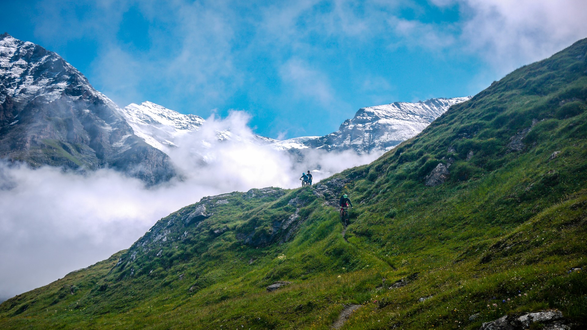 Exploration en petit comité dans la région de Mauvoisin Exploration en petit comité dans la région de Mauvoisin