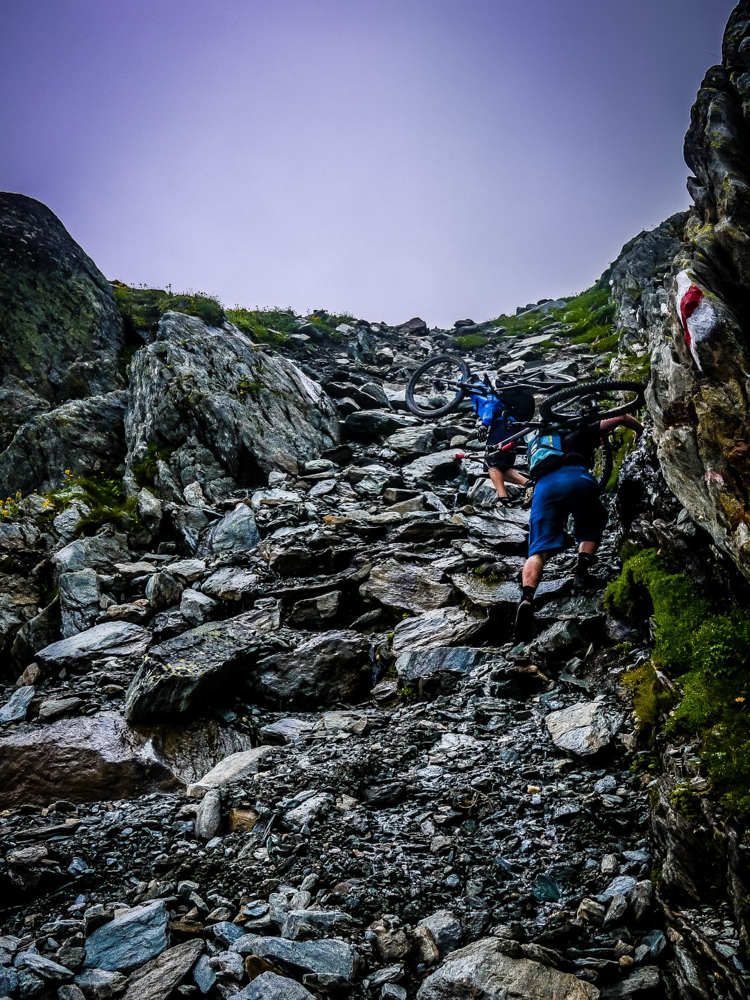 Exploration en petit comité dans la région de Mauvoisin Exploration en petit comité dans la région de Mauvoisin