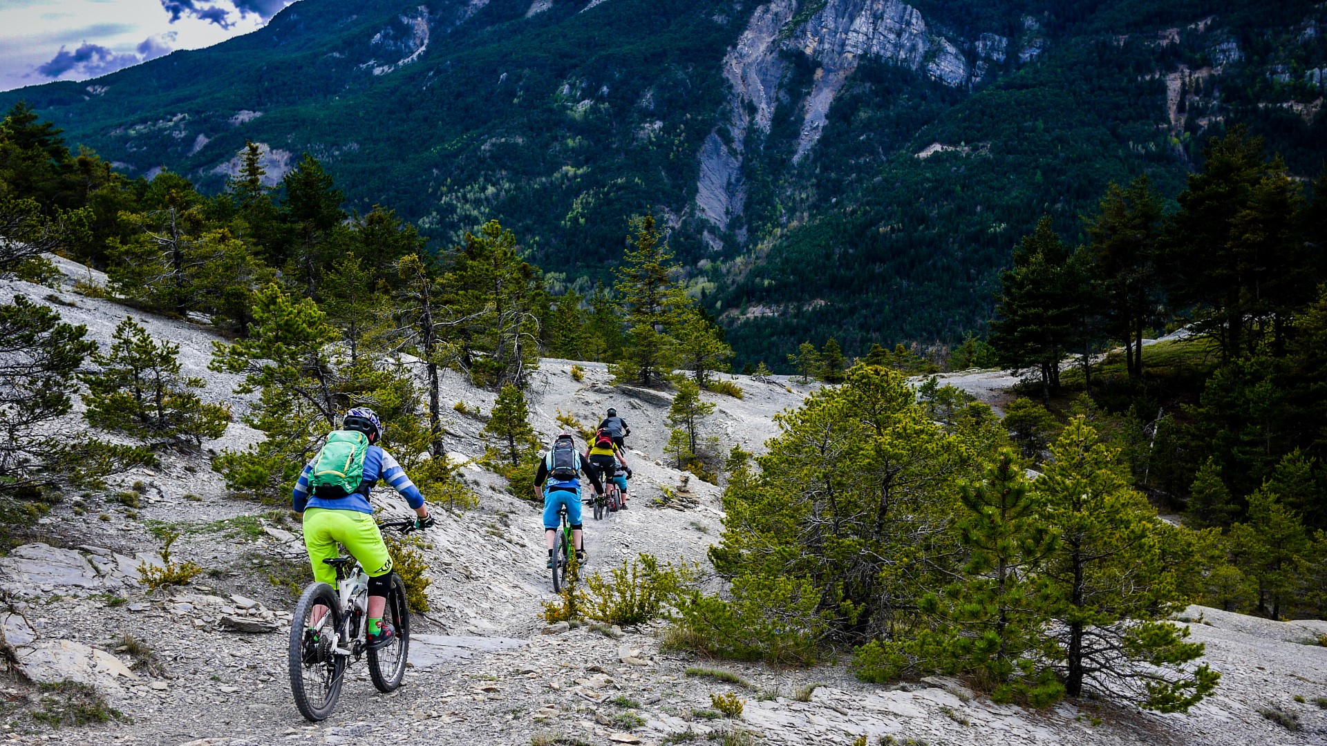 Mercantour: terres grises et terres rouges avec 1001sentiers.fr, Avril 2017 Mercantour: terres grises et terres rouges avec 1001sentiers.fr, Avril 2017
