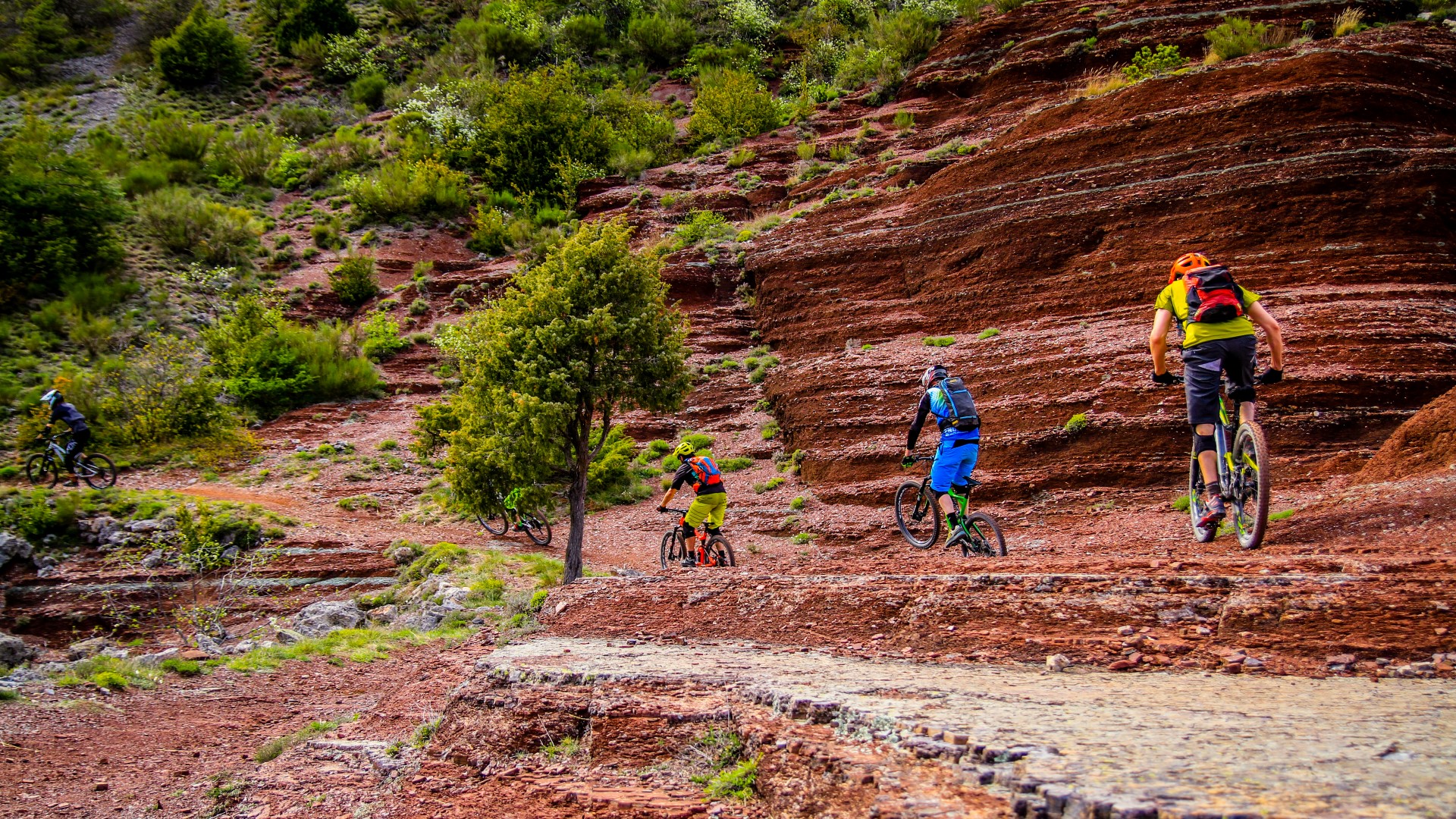 Mercantour: terres grises et terres rouges avec 1001sentiers.fr, Avril 2017 Mercantour: terres grises et terres rouges avec 1001sentiers.fr, Avril 2017