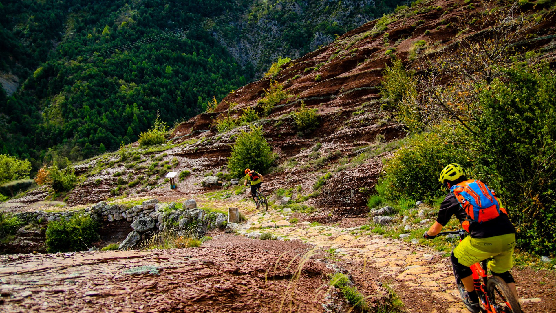 Mercantour: terres grises et terres rouges avec 1001sentiers.fr, Avril 2017 Mercantour: terres grises et terres rouges avec 1001sentiers.fr, Avril 2017