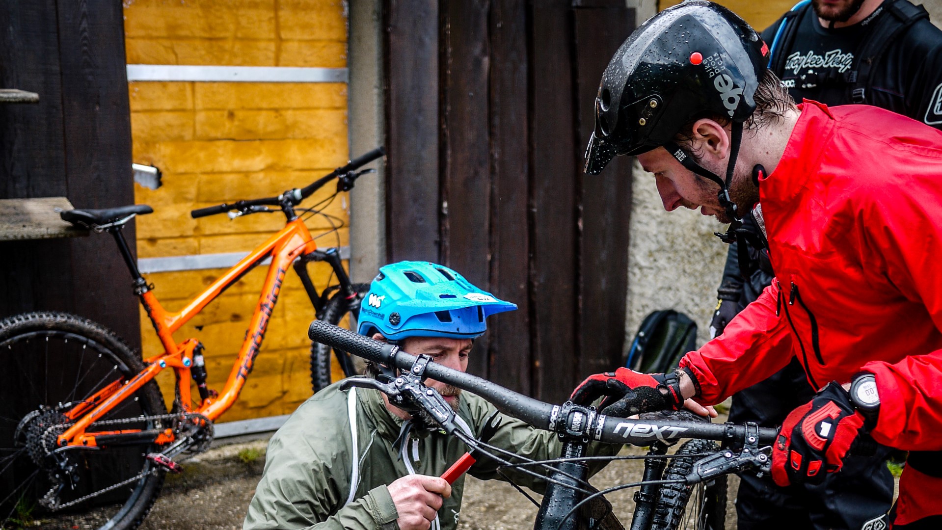 Saucisse Bike Test: journée de test sur les tops bike enduro du moment, avec Alp'Trail, MagicDownhill et Giant, Juin 2016 Saucisse Bike Test: journée de test sur les tops bike enduro du moment, avec Alp'Trail, MagicDownhill et Giant, Juin 2016
