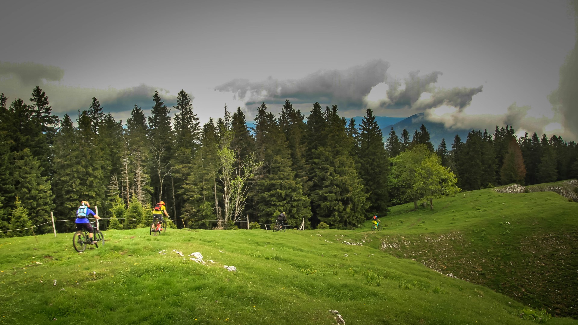 Saucisse Bike Test: journée de test sur les tops bike enduro du moment, avec Alp'Trail, MagicDownhill et Giant, Juin 2016 Saucisse Bike Test: journée de test sur les tops bike enduro du moment, avec Alp'Trail, MagicDownhill et Giant, Juin 2016