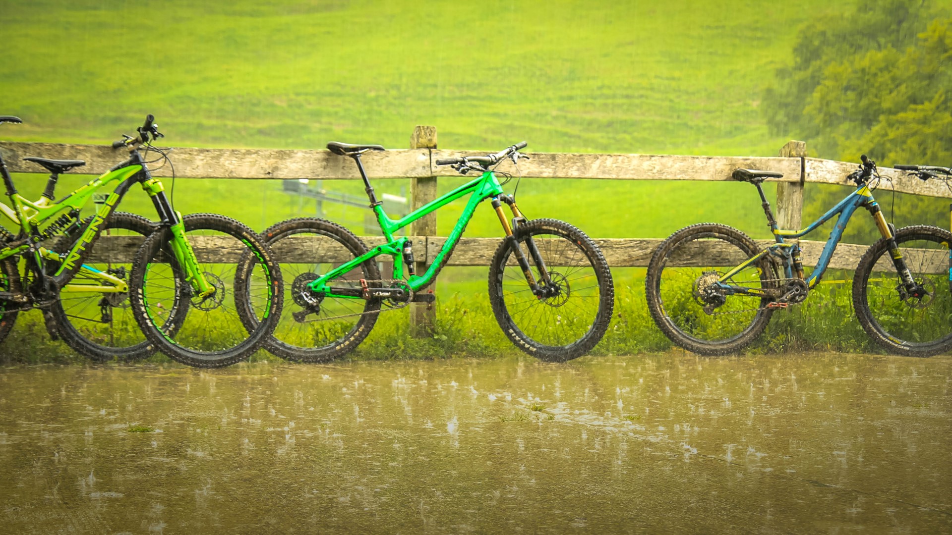 Saucisse Bike Test: journée de test sur les tops bike enduro du moment, avec Alp'Trail, MagicDownhill et Giant, Juin 2016 Saucisse Bike Test: journée de test sur les tops bike enduro du moment, avec Alp'Trail, MagicDownhill et Giant, Juin 2016