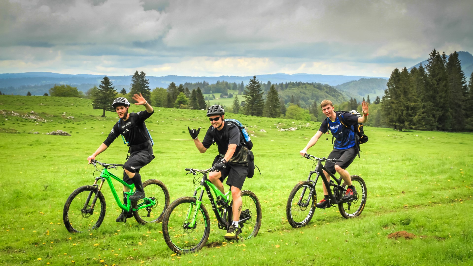 Saucisse Bike Test: journée de test sur les tops bike enduro du moment, avec Alp'Trail, MagicDownhill et Giant, Juin 2016 Saucisse Bike Test: journée de test sur les tops bike enduro du moment, avec Alp'Trail, MagicDownhill et Giant, Juin 2016