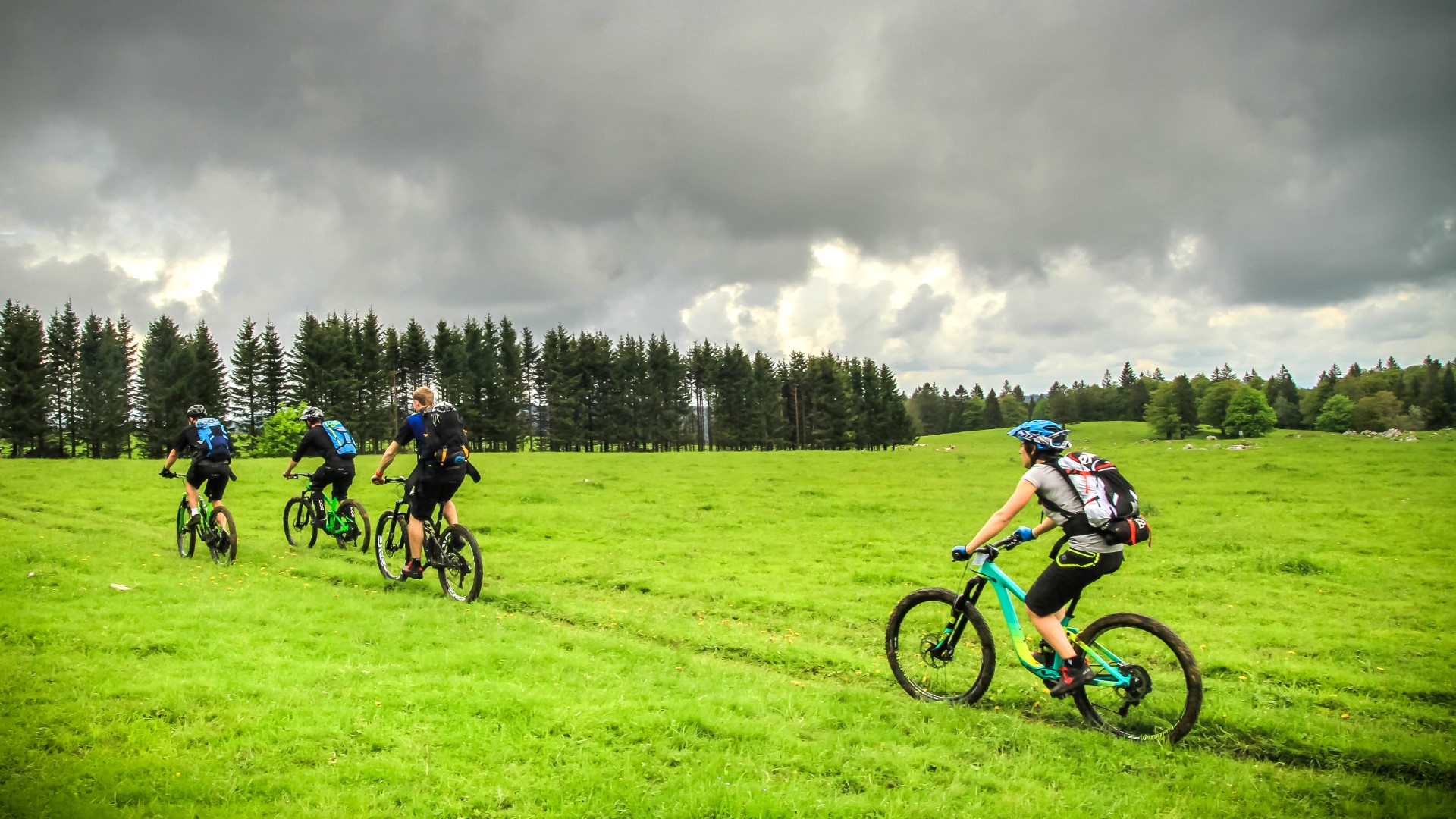 Saucisse Bike Test: journée de test sur les tops bike enduro du moment, avec Alp'Trail, MagicDownhill et Giant, Juin 2016 Saucisse Bike Test: journée de test sur les tops bike enduro du moment, avec Alp'Trail, MagicDownhill et Giant, Juin 2016