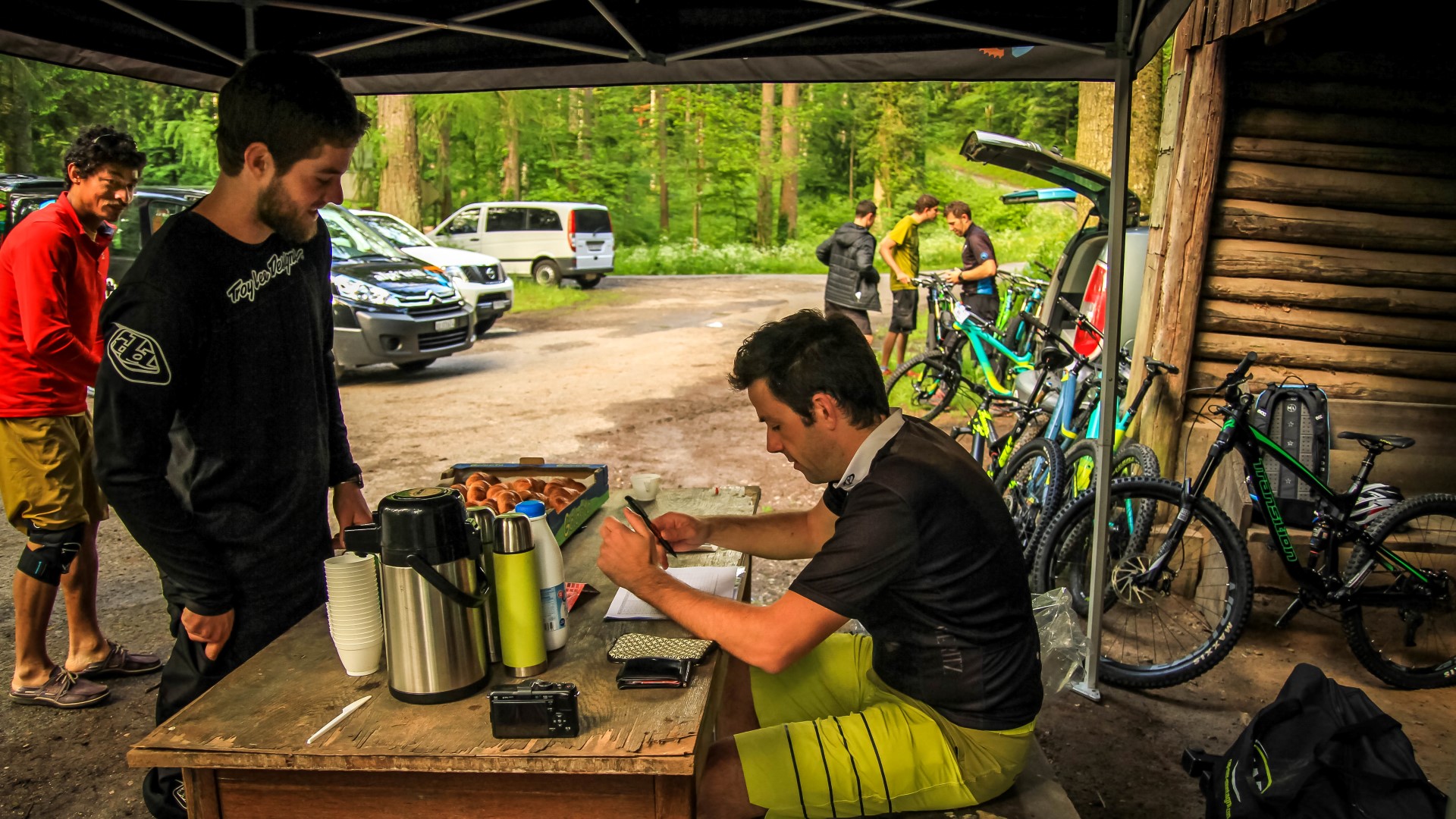 Saucisse Bike Test: journée de test sur les tops bike enduro du moment, avec Alp'Trail, MagicDownhill et Giant, Juin 2016 Saucisse Bike Test: journée de test sur les tops bike enduro du moment, avec Alp'Trail, MagicDownhill et Giant, Juin 2016