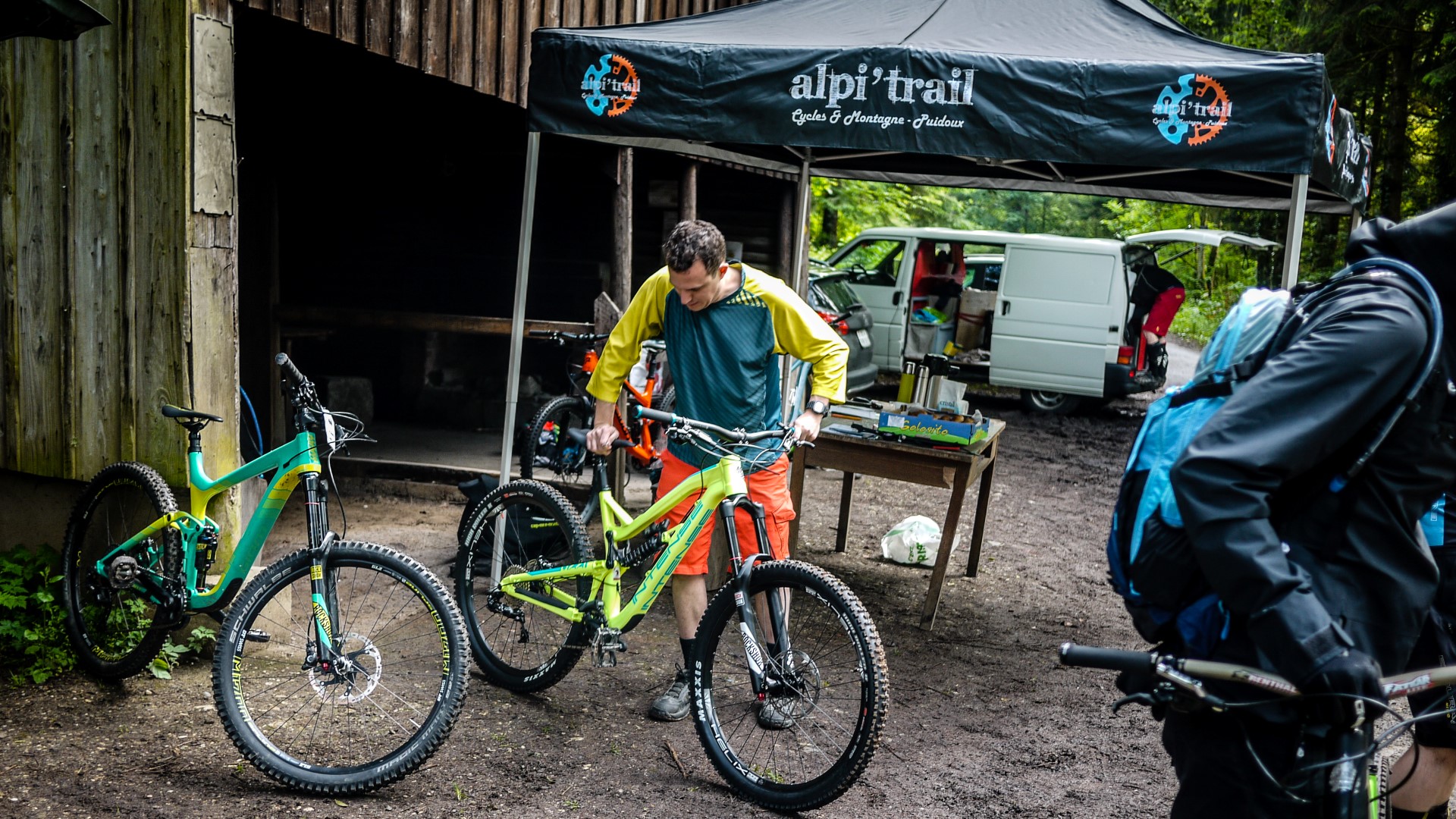 Saucisse Bike Test: journée de test sur les tops bike enduro du moment, avec Alp'Trail, MagicDownhill et Giant, Juin 2016 Saucisse Bike Test: journée de test sur les tops bike enduro du moment, avec Alp'Trail, MagicDownhill et Giant, Juin 2016