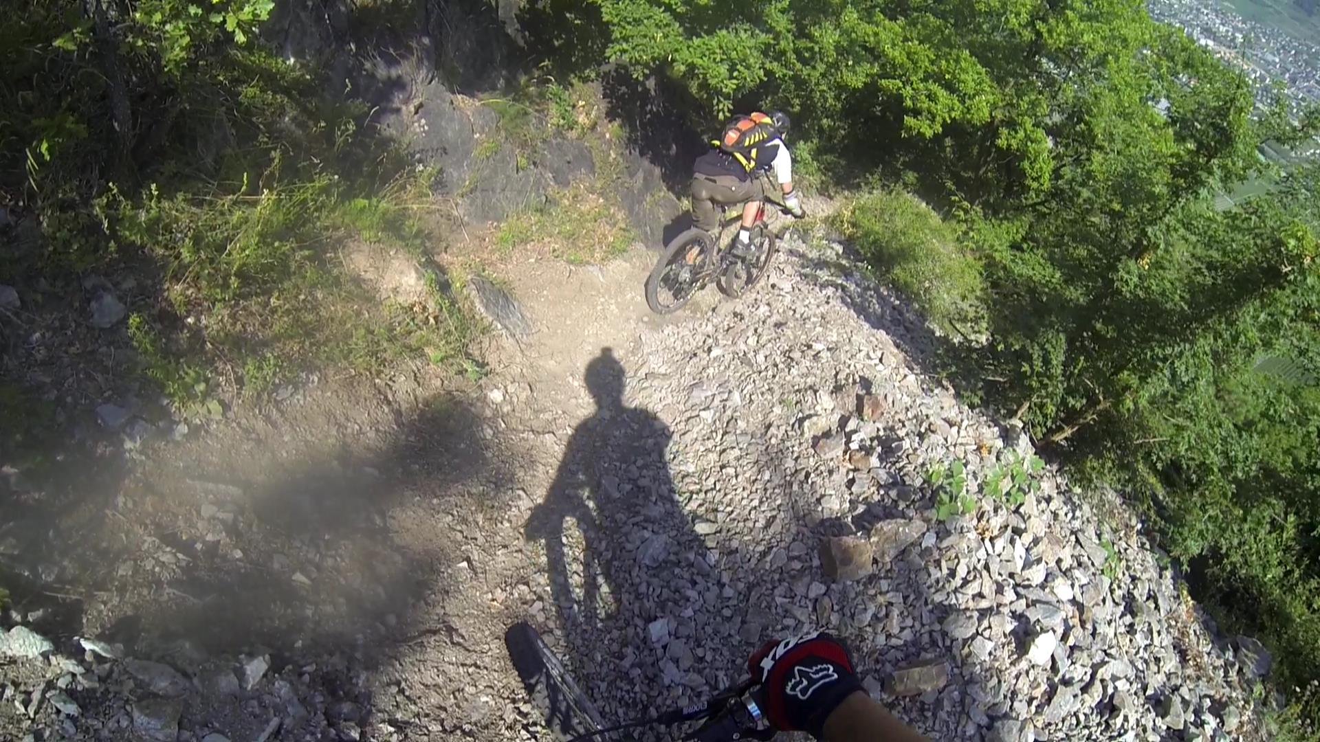 La caillasse rebelle, mélangée avec un soupçon d'épingle et un poil de pente... La caillasse rebelle, mélangée avec un soupçon d'épingle et un poil de pente...