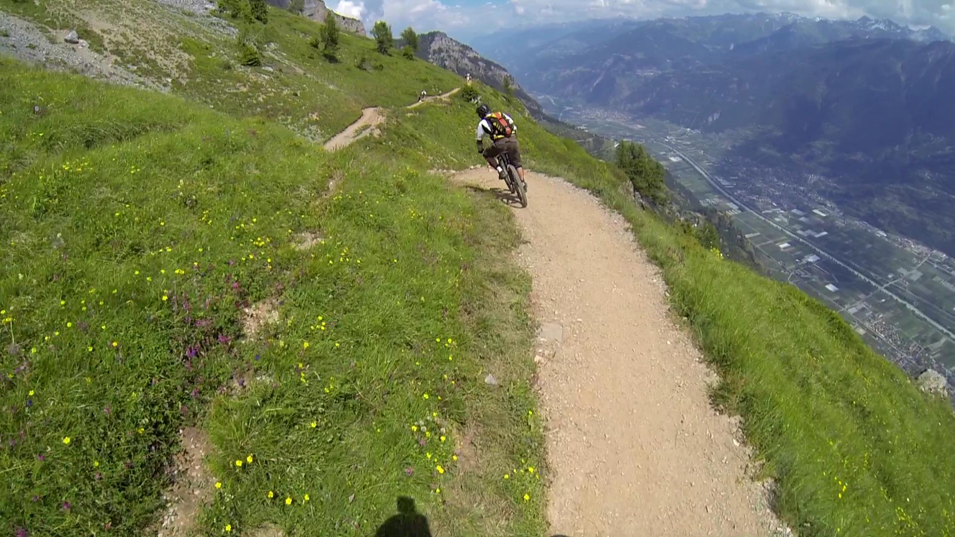 Le fameux single large qui court le long du pied du Grand Chavalard ! Le fameux single large qui court le long du pied du Grand Chavalard !