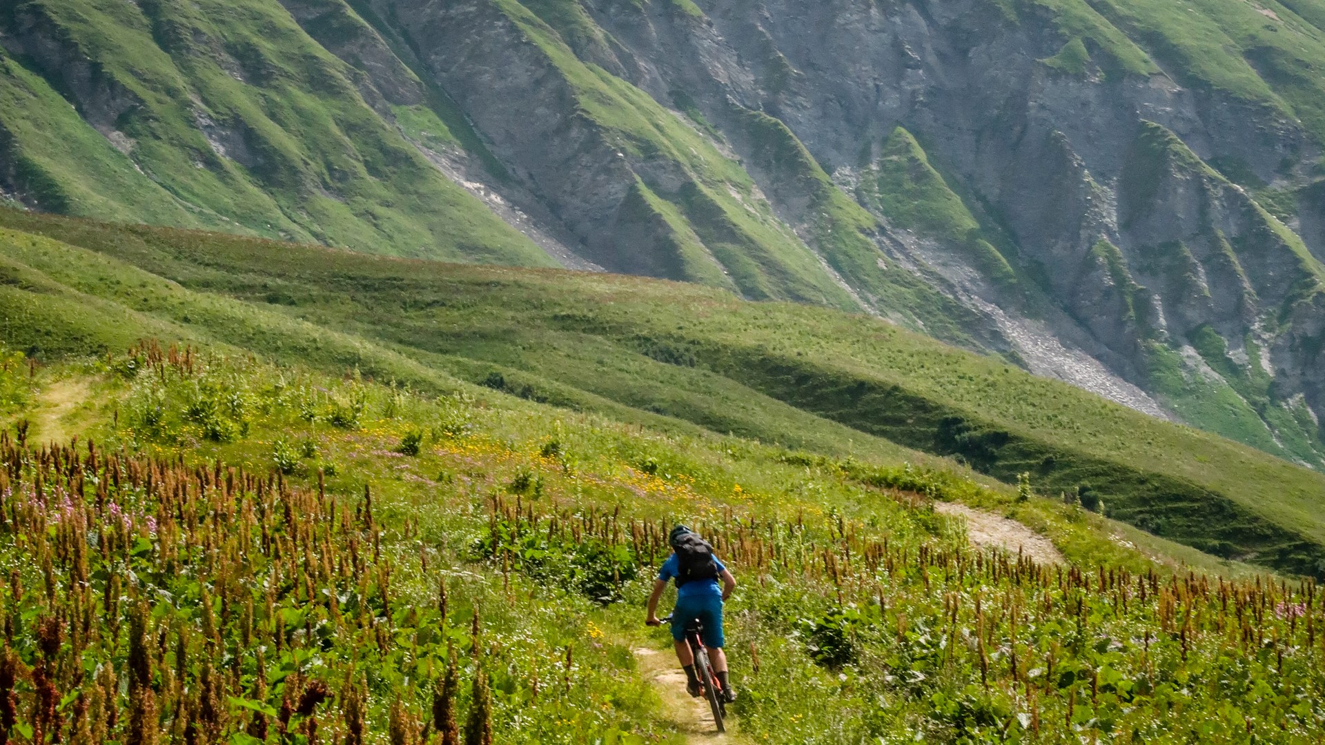 Tour du massif du Beaufortain, en bike et bivouac Tour du massif du Beaufortain, en bike et bivouac
