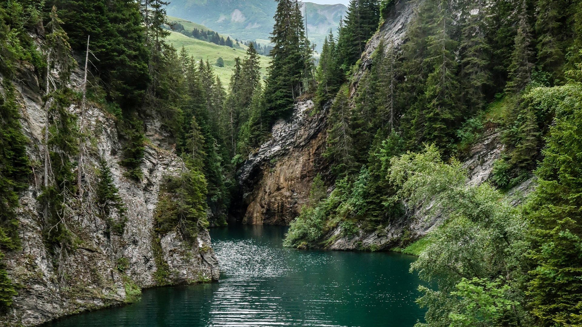 Tour du massif du Beaufortain, en bike et bivouac Tour du massif du Beaufortain, en bike et bivouac