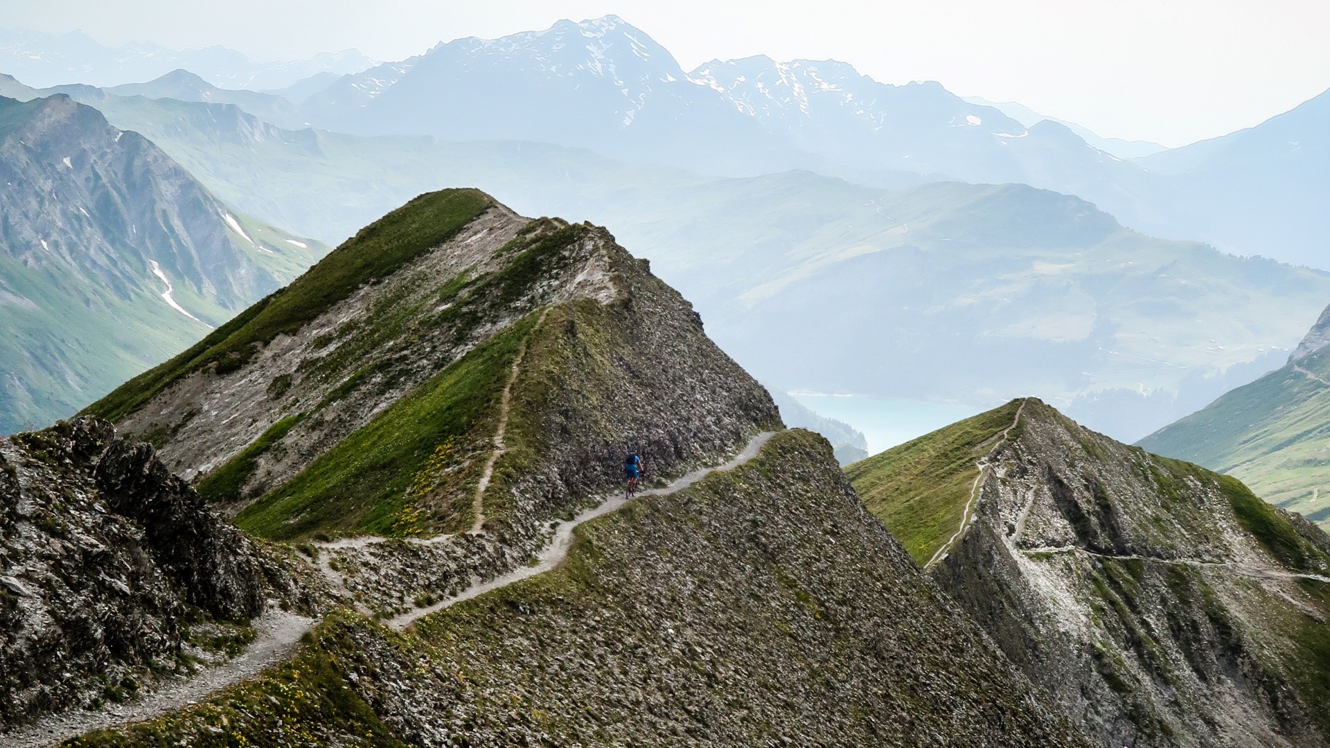 Tour du massif du Beaufortain, en bike et bivouac Tour du massif du Beaufortain, en bike et bivouac