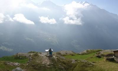 Panorama sympa sur la suite du parcours depuis Jungu